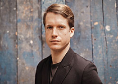 EDOUARD MACAREZ contrebasse | Un Violon sur le sable